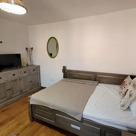 招待所 Poveste 茹里洛夫卡