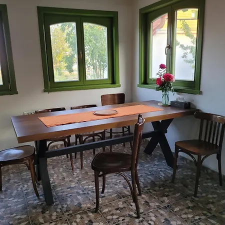 招待所 Poveste 茹里洛夫卡