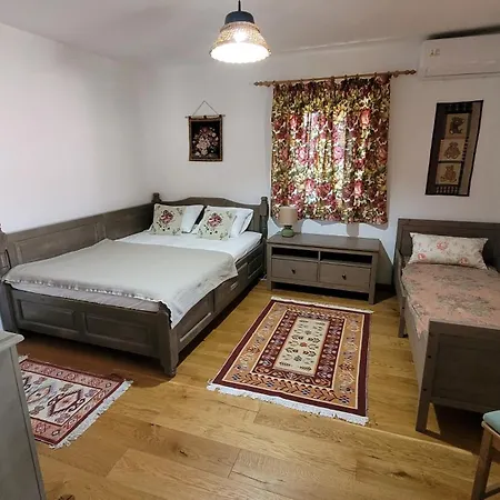 Poveste בית הארחה